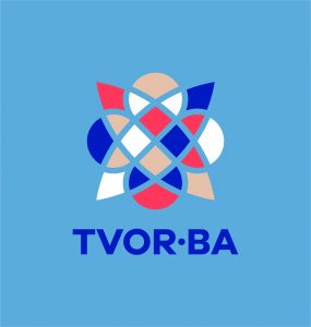 TVOR•BA logo vertikálne farebné na svetlom podklade