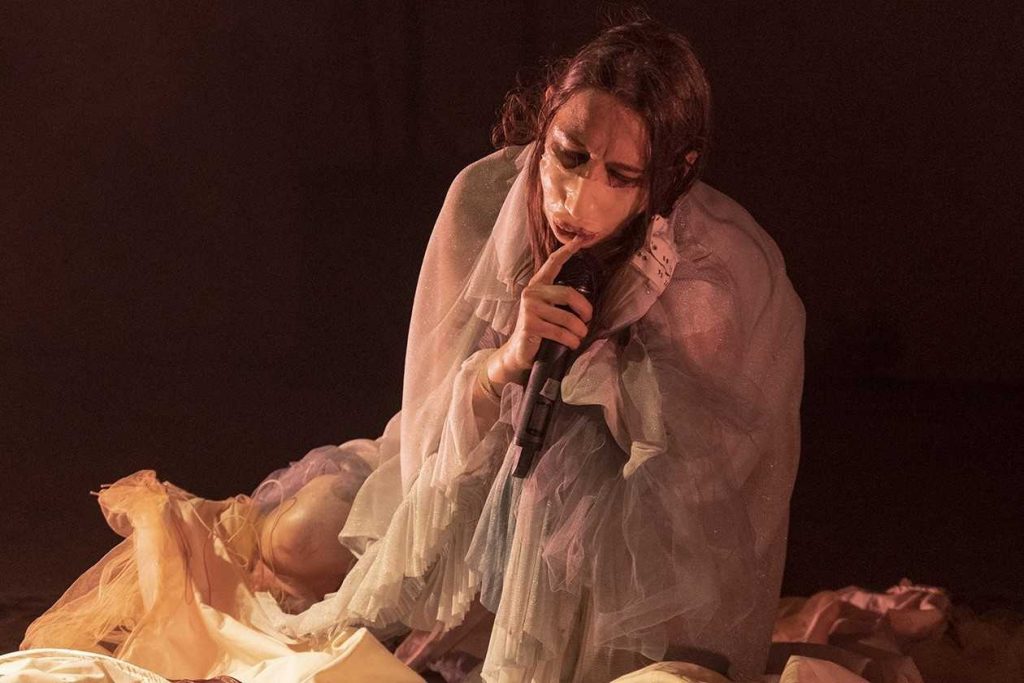 Performance - Miriama Kardošová, foto Oscar Helcel